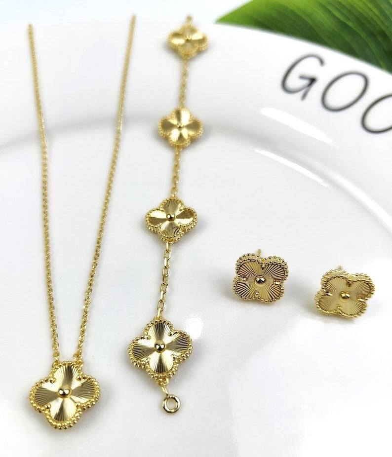 Four Leaf Clover Jewelry Set 18K Gold / Silver